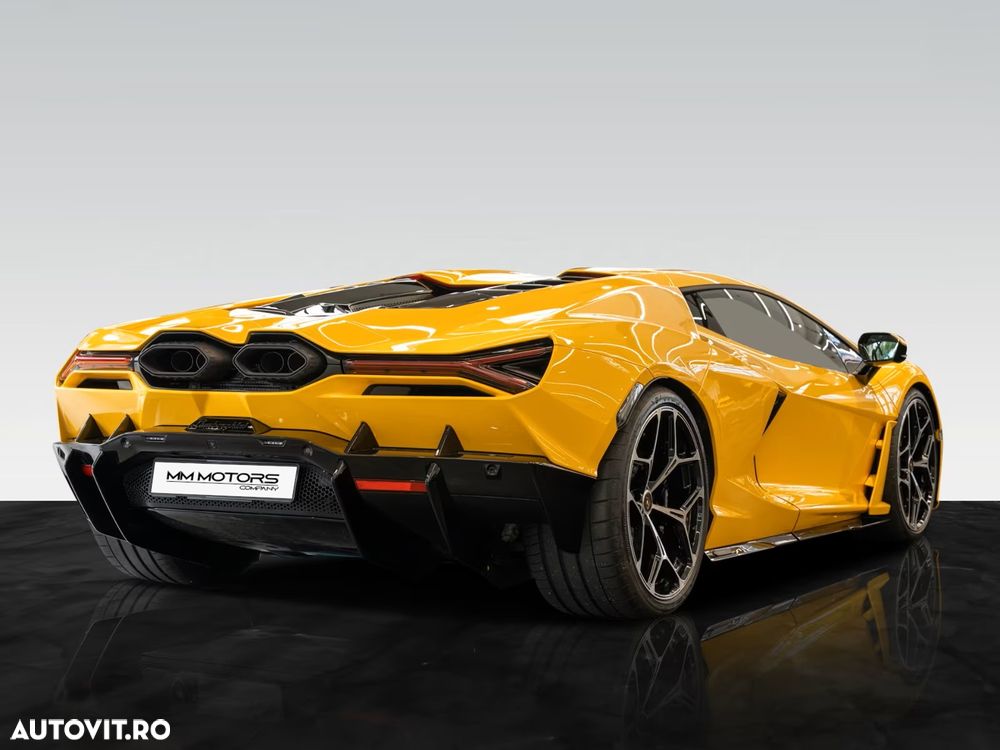 Lamborghini Revuelto - 11