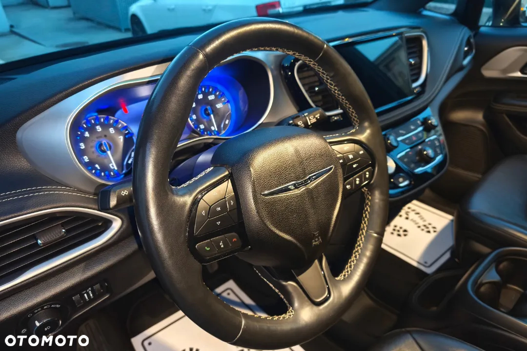 Chrysler Pacifica - 22