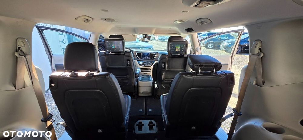 Chrysler Pacifica - 26