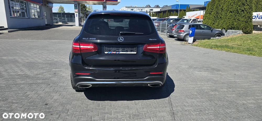 Mercedes-Benz GLC 300 4Matic 9G-TRONIC AMG Line - 6