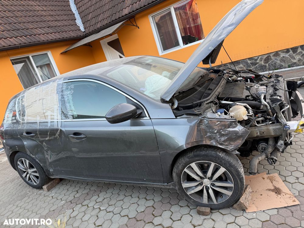 Peugeot 308 1.2 L PureTech Turbo S&S EAT8 Allure - 20