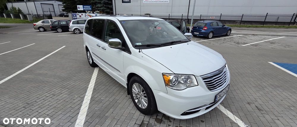 Chrysler Town & Country 3.6 Limited - 13