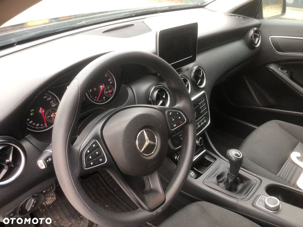 Mercedes-Benz Klasa A 180 d Activity Edition - 12