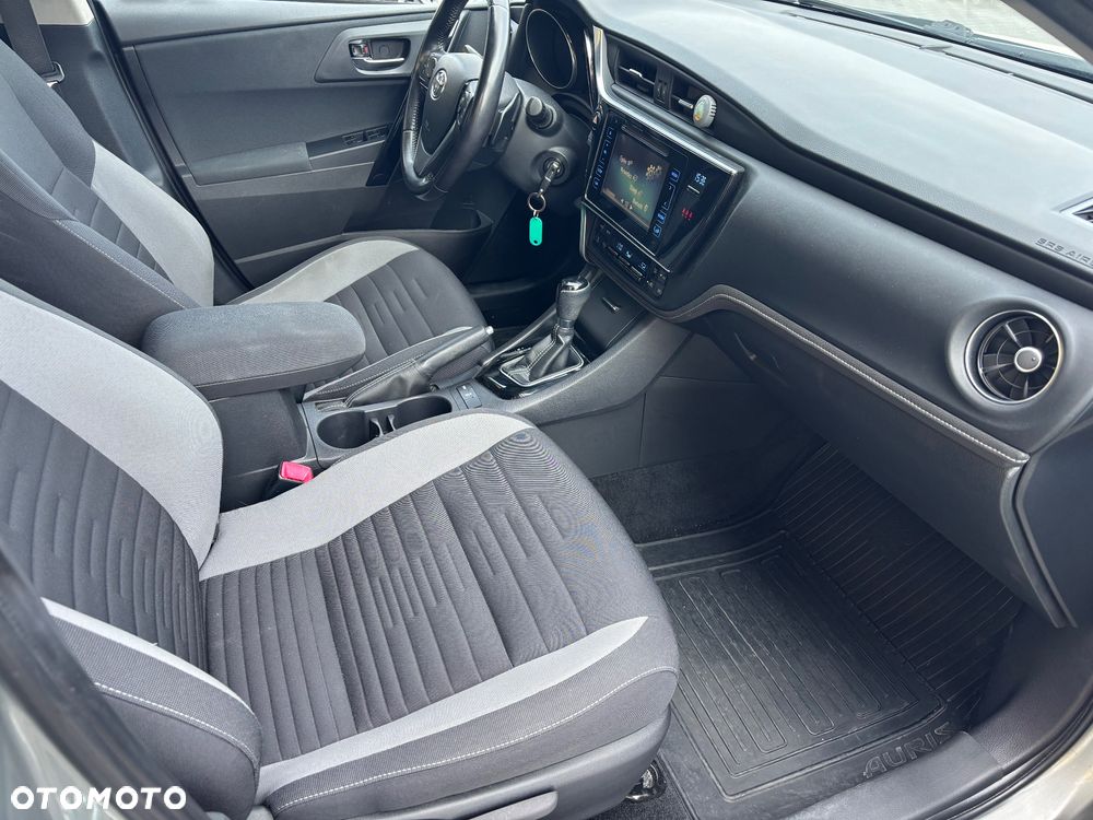Toyota Auris 1.6 Premium MS - 16