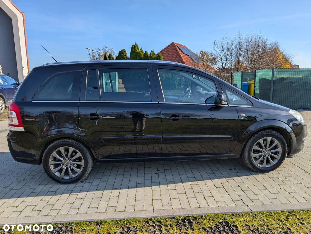 Opel Zafira 1.8 Cosmo - 1