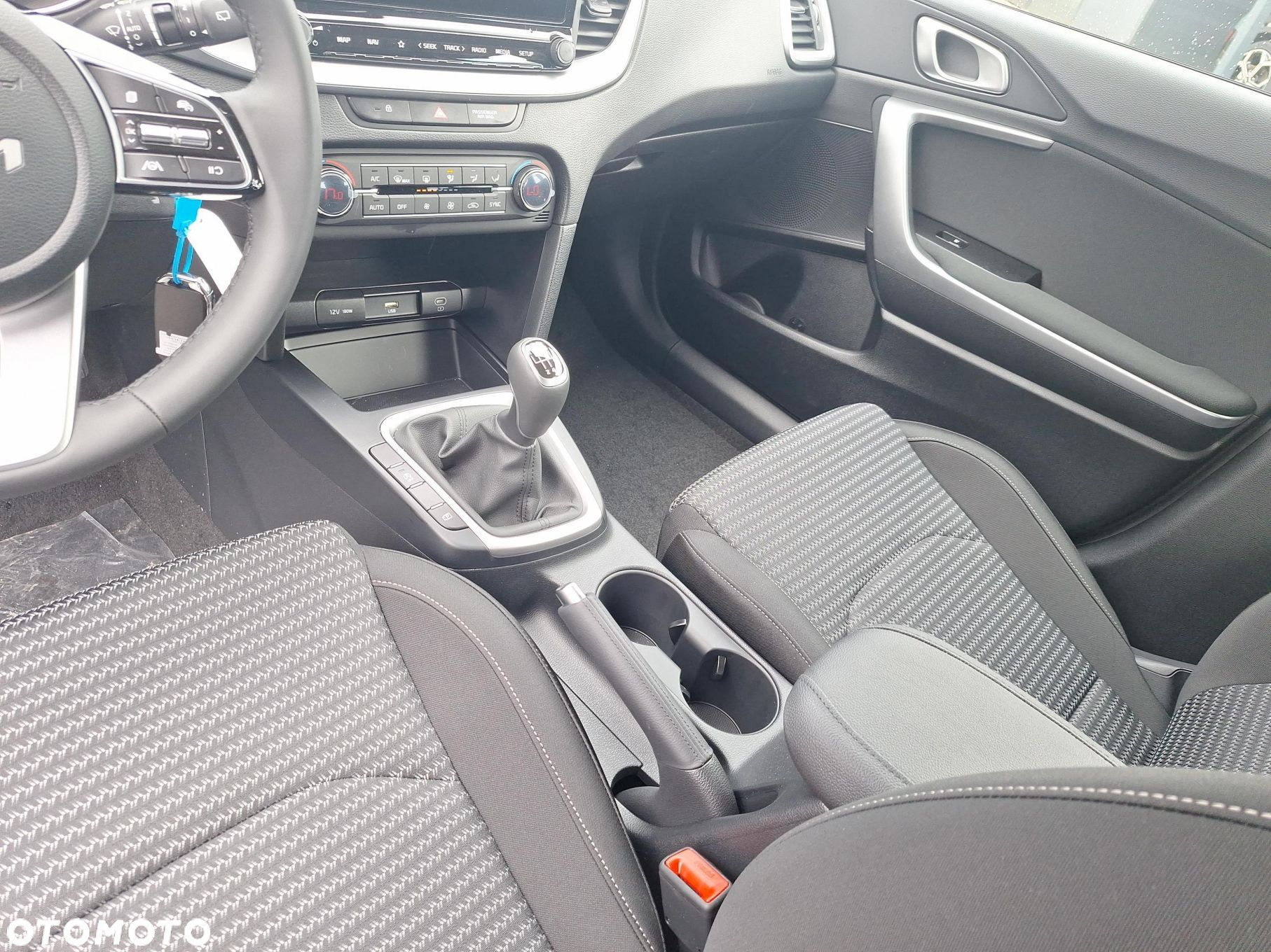 Kia Ceed 1.5 T-GDI M - 12