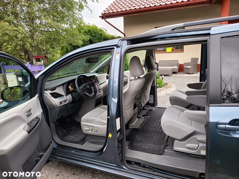 Toyota Sienna - 5