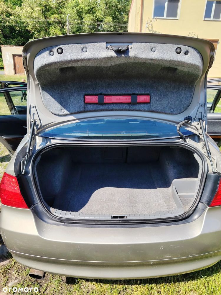 BMW Seria 3 318i - 11