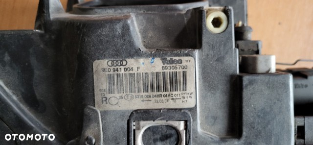 Lampa przednia prawa 8E0941004F Audi A4 B6 2001 2002 2003 2004 - 2