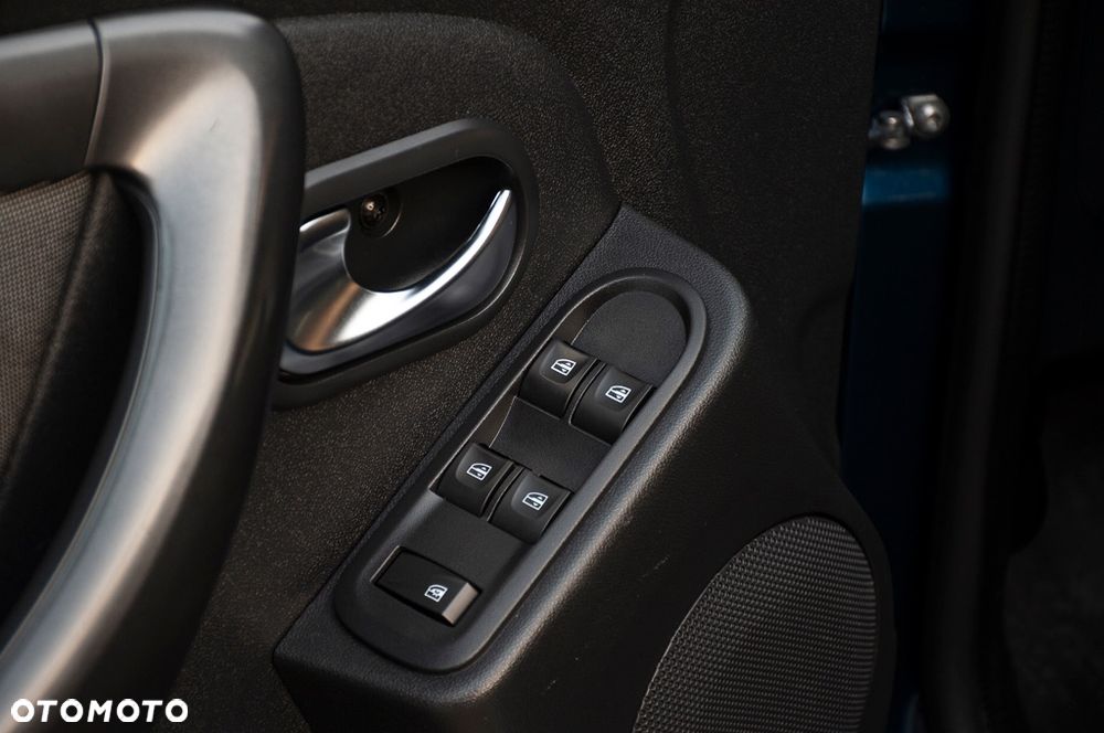 Dacia Duster dCi 110 FAP 4x2 EDC Blackshadow - 26