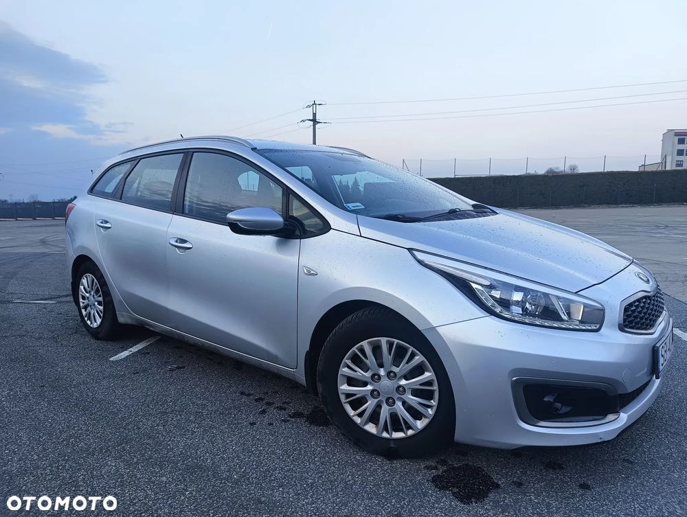 Kia Ceed - 11