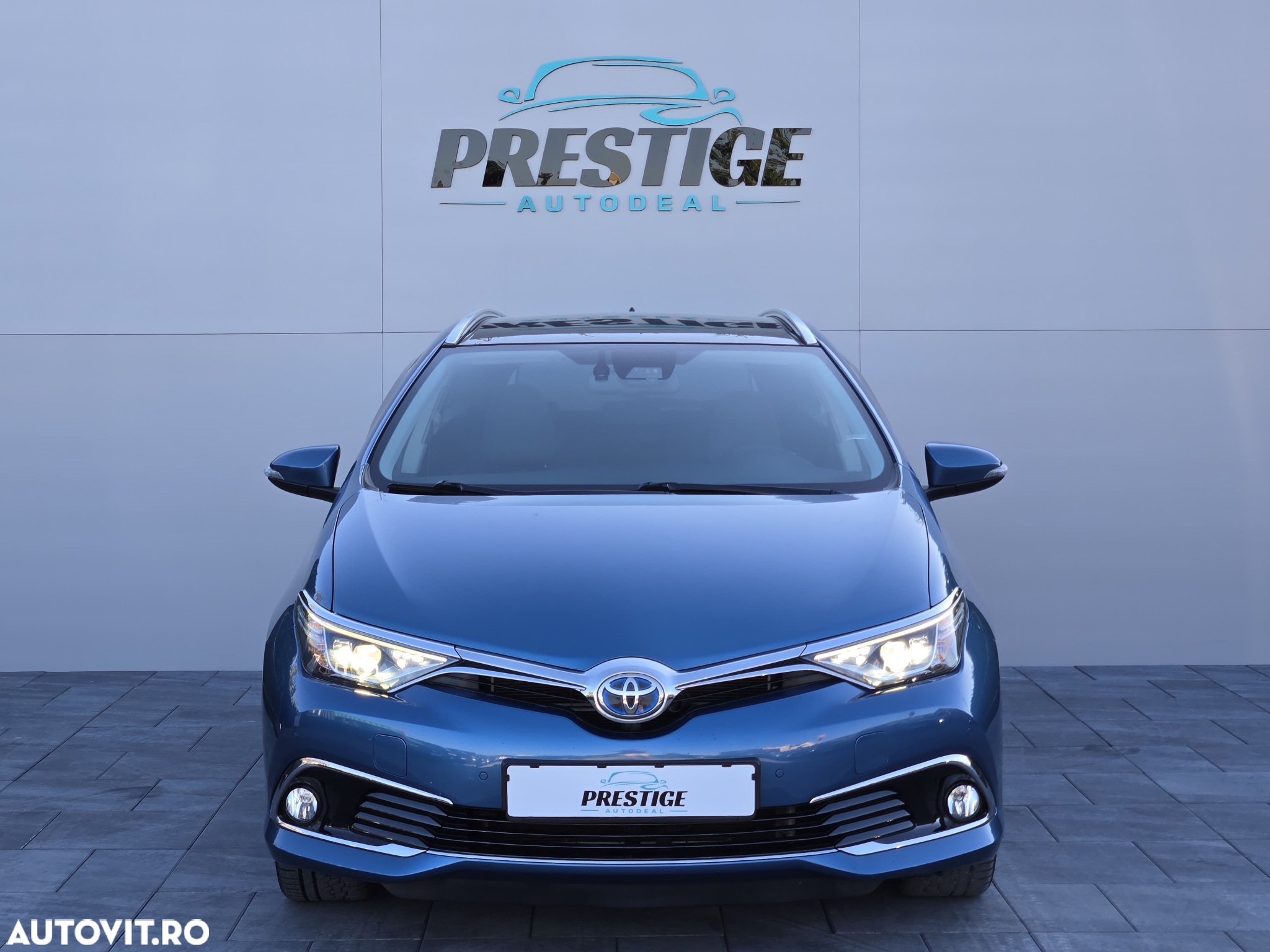 Toyota Auris 1.8 L VVT-i Hybrid Sol + - 3