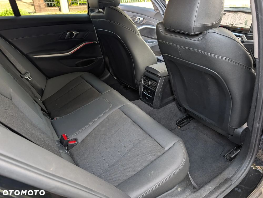 BMW Seria 3 318i Luxury Line - 19