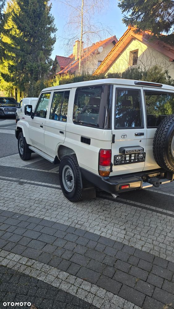 Toyota Land Cruiser - 14