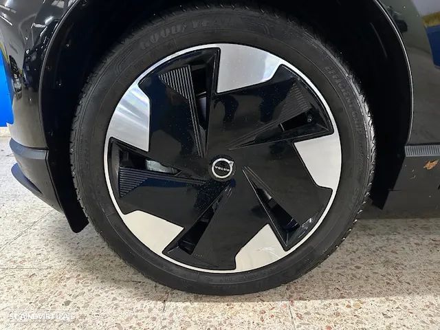 Volvo EX30 69 kWh Single Motor Extended Range Plus - 18