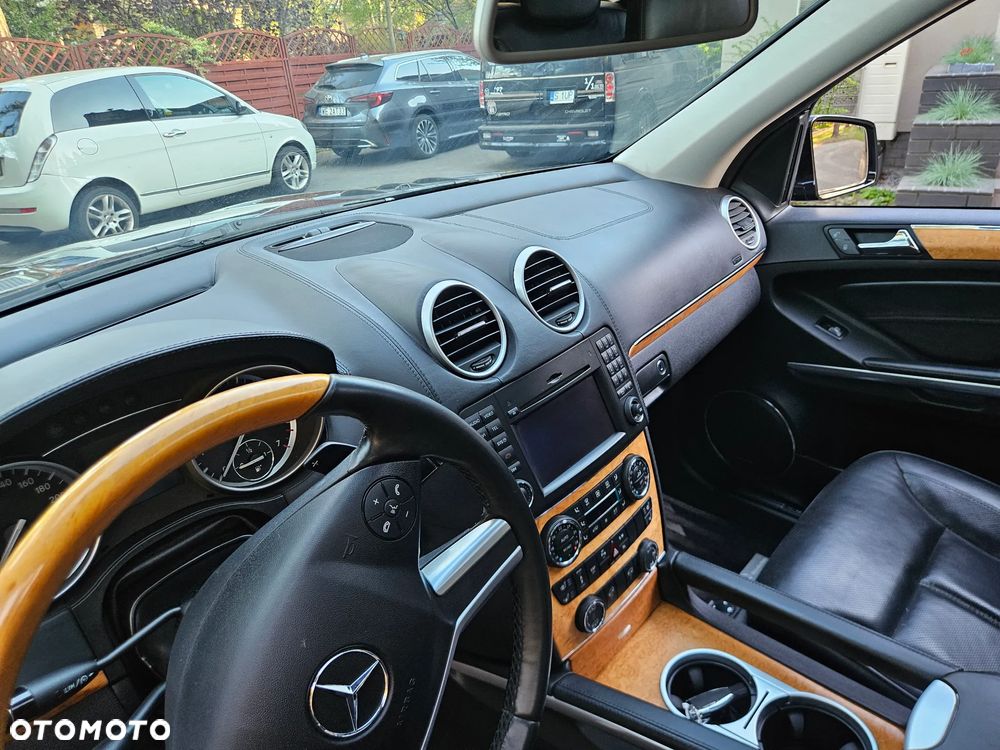 Mercedes-Benz GL 500 4Matic 7G-TRONIC - 22