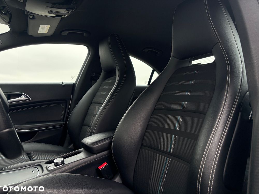 Mercedes-Benz CLA 180 7G-DCT Urban - 24