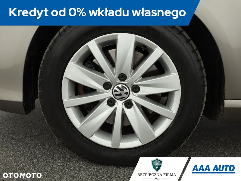 Volkswagen Passat - 13