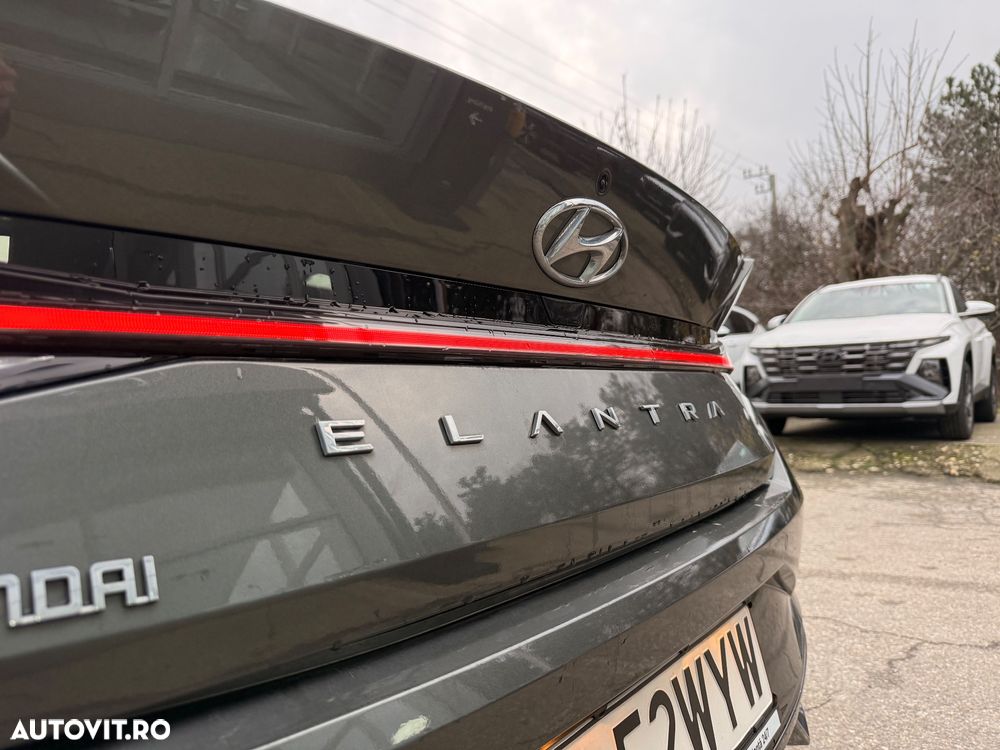 Hyundai Elantra 1.6 l 123 CP 6MT Highway - 9