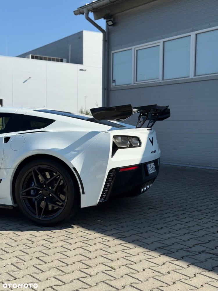 Chevrolet Corvette - 9