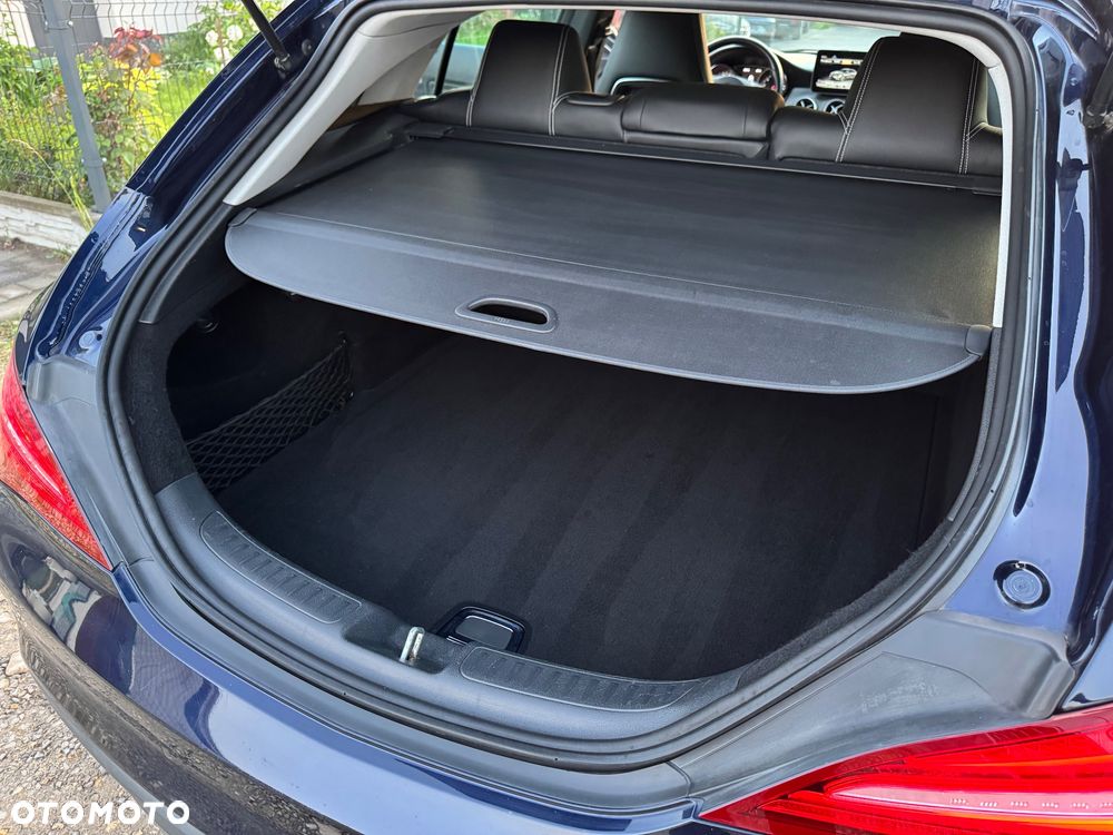Mercedes-Benz CLA 200 AMG Line - 38
