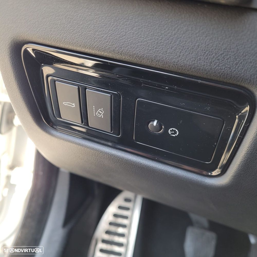 Jaguar XE 2.0 D Pure - 18