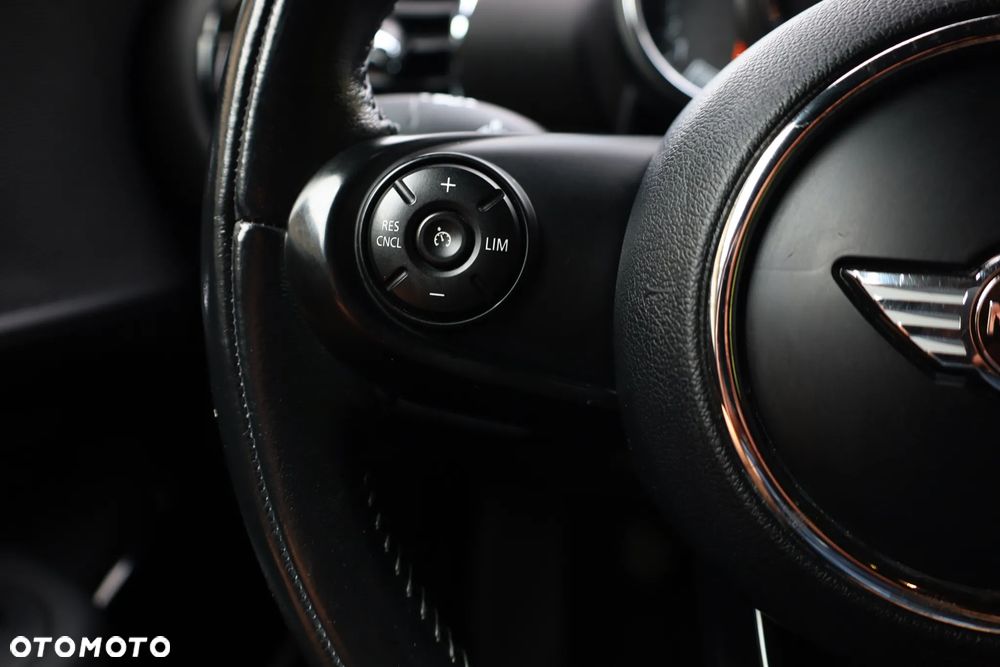 MINI Clubman Cooper Essential Trim - 18