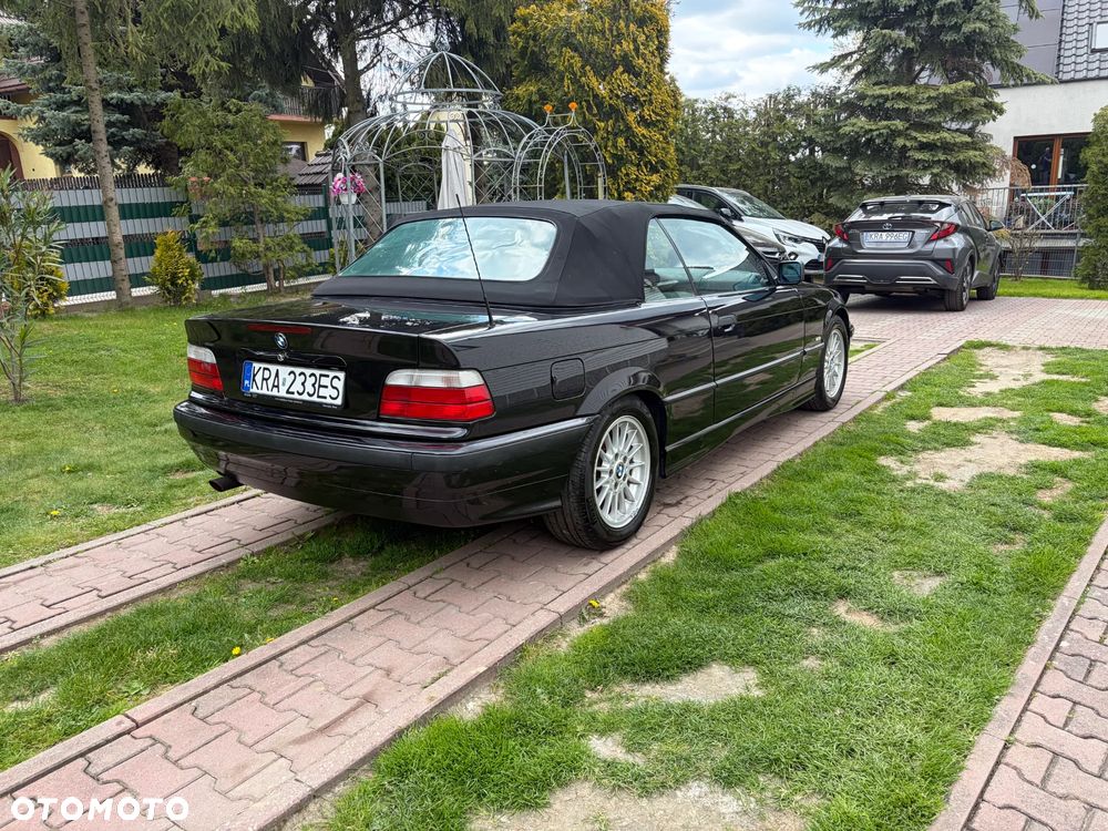 BMW Seria 3 320i - 12