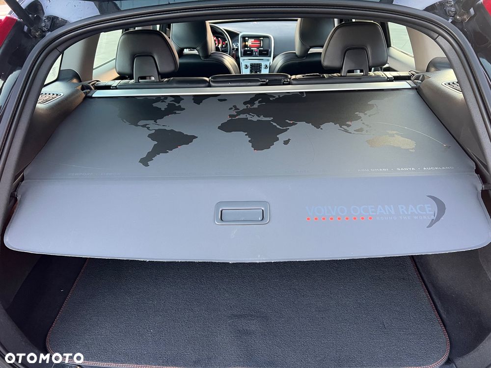 Volvo XC 60 D4 AWD Ocean Race - 38