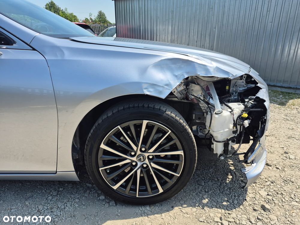 Lexus ES 300h Prestige - 36