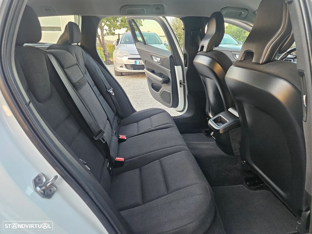 Volvo V60 2.0 D3 Momentum - 22