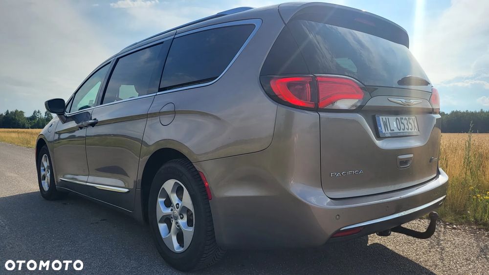 Chrysler Pacifica - 5