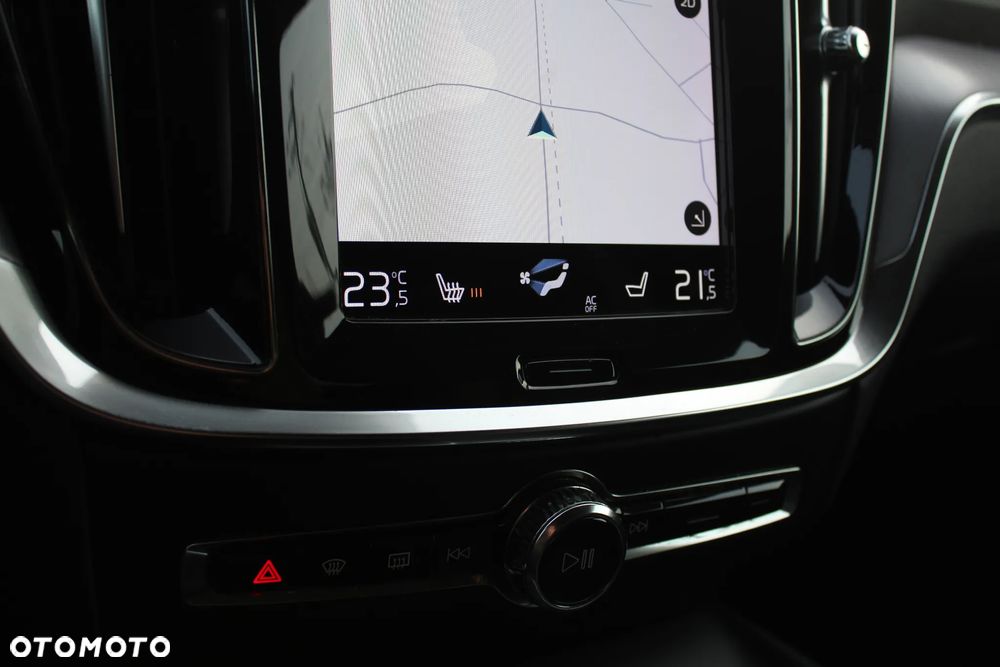 Volvo V60 Cross Country B4 D AWD Geartronic Pro - 17