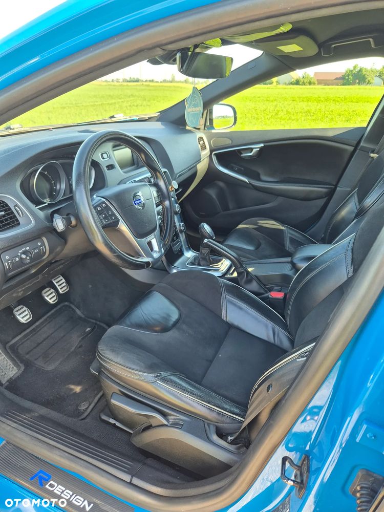 Volvo V40 D4 R-Design - 9