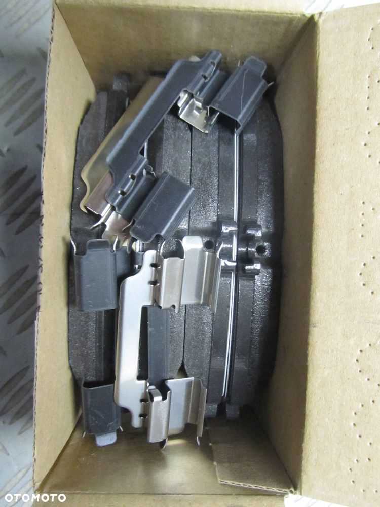 KLOCKI 0004204504 - 2