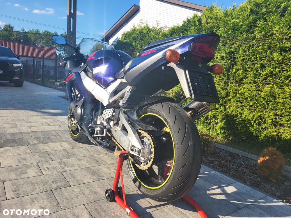 Honda CBR - 27