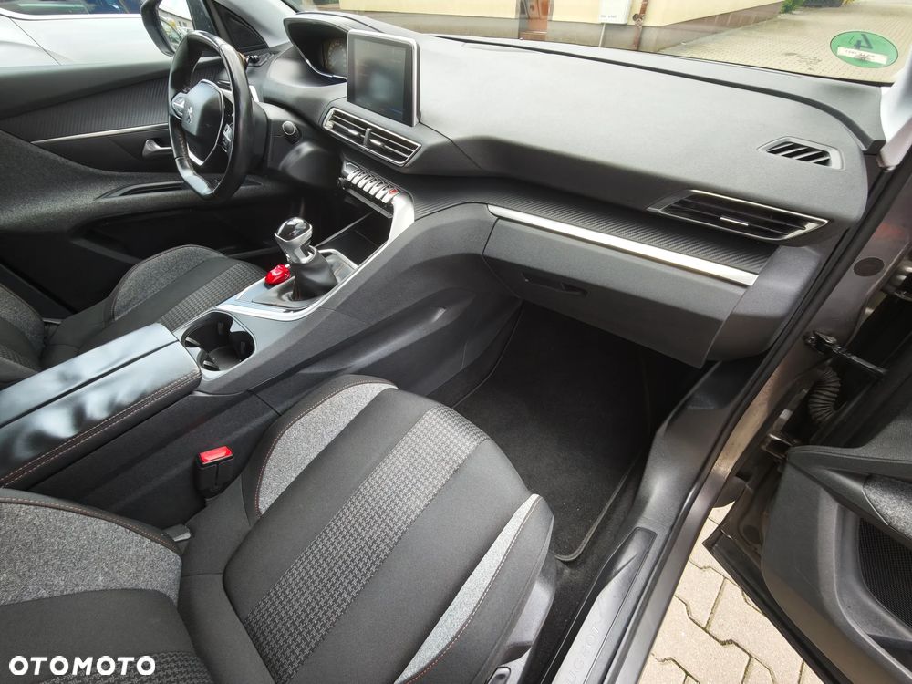 Peugeot 5008 BlueHDi 120 Active - 28