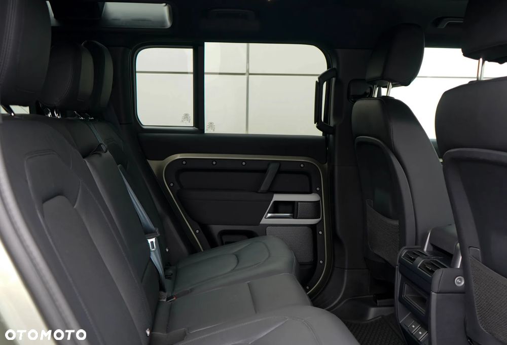 Land Rover Defender 3.0 D200 mHEV - 34