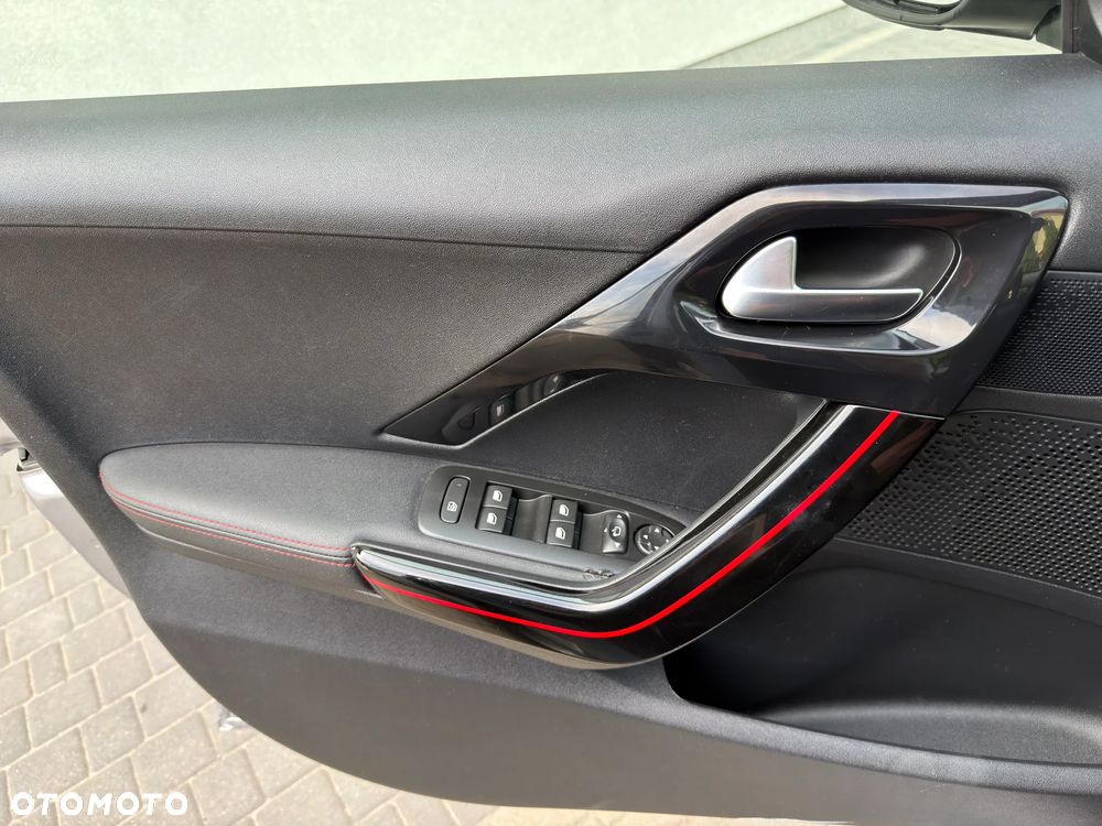 Peugeot 2008 PureTech 110 Stop&Start EAT6 GT-Line Edition - 21