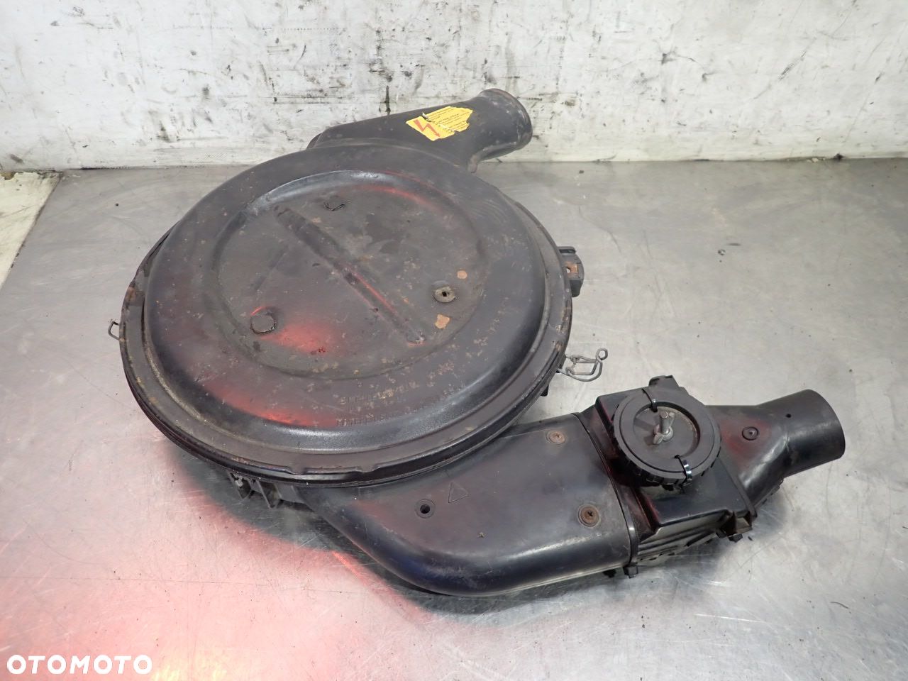 OBUDOWA FILTRA POWIETRZA MERCEDES - BENZ W124 E300 2.3 - 1