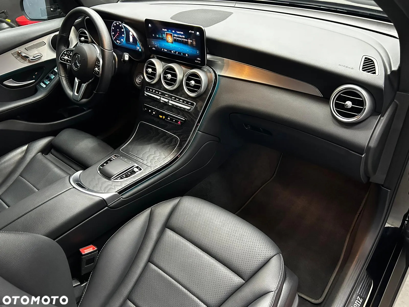 Mercedes-Benz GLC - 24