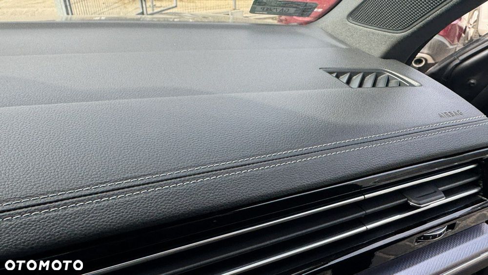 Volkswagen Touareg - 21