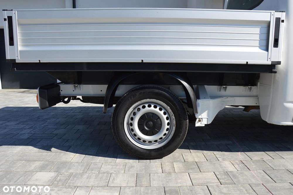 Volkswagen Transporter - 28