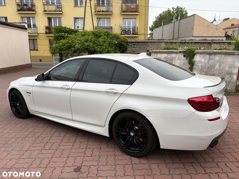 BMW Seria 5 525d xDrive - 11