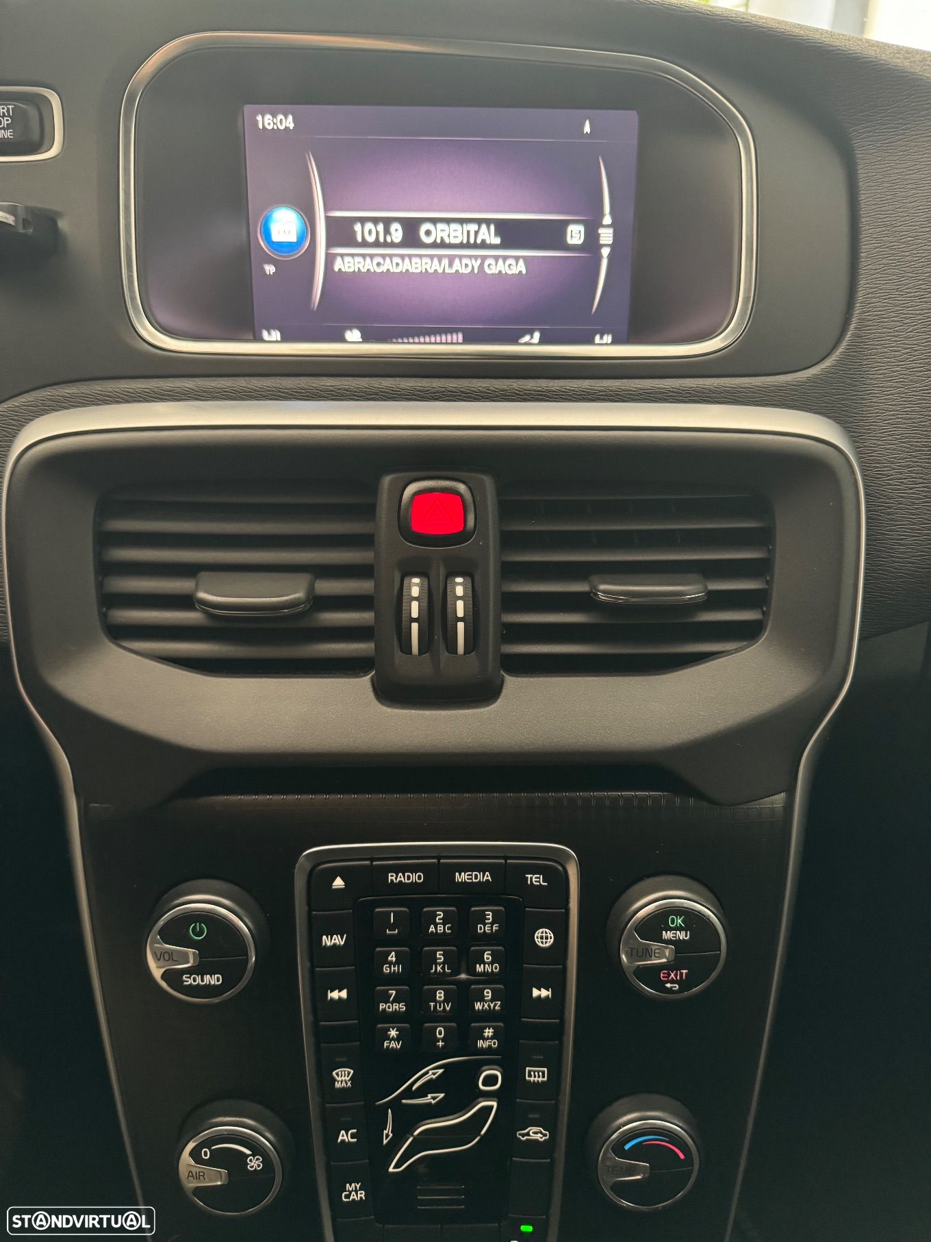 Volvo V40 2.0 D2 R-Design - 23