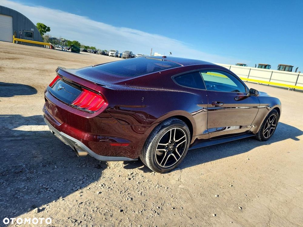 Ford Mustang - 4
