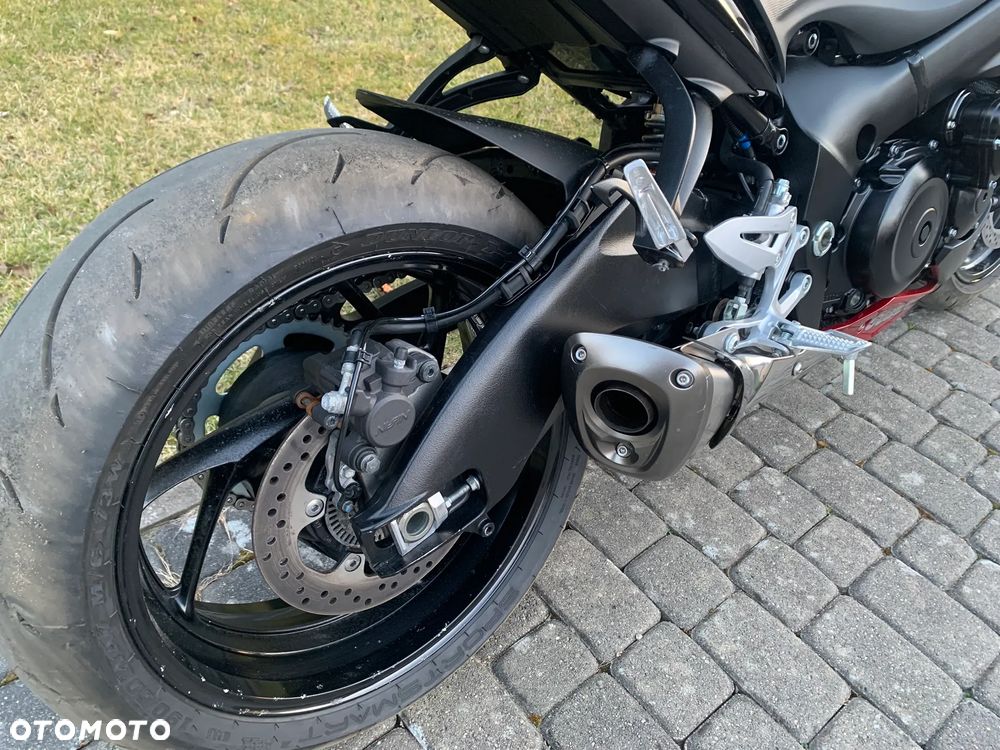 Suzuki GSX 1000 - 18