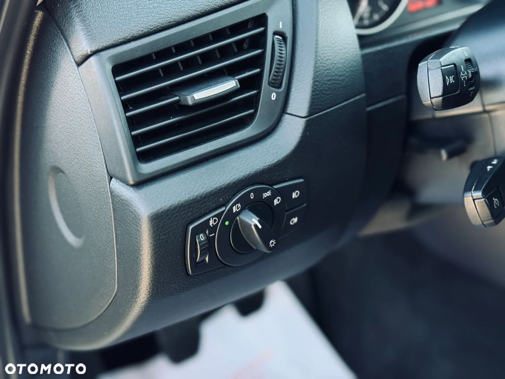 BMW X1 sDrive18d xLine - 25