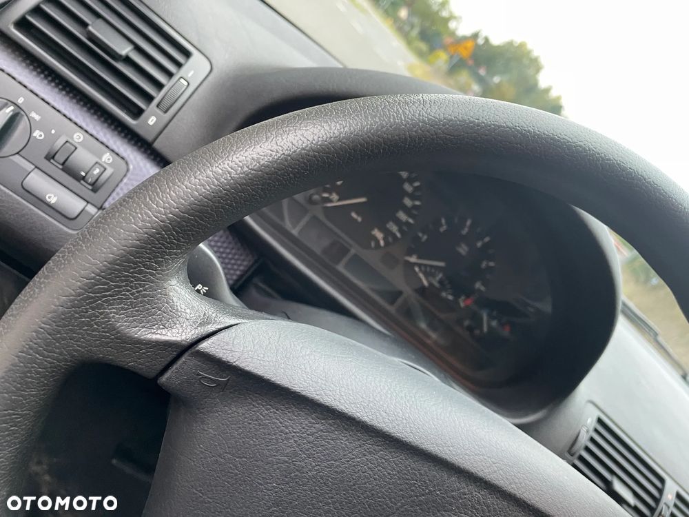 BMW Seria 3 318i - 20