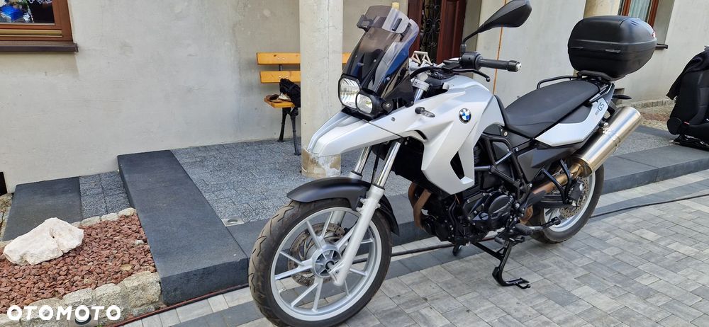 BMW F - 12